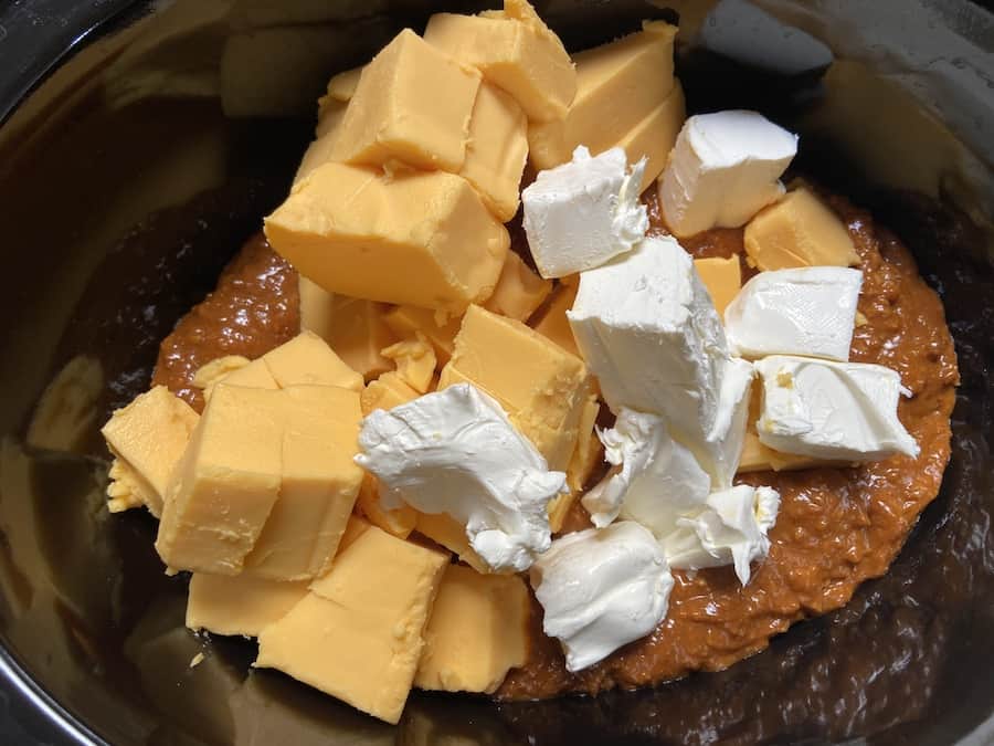 Crockpot Chili Cheese Dip