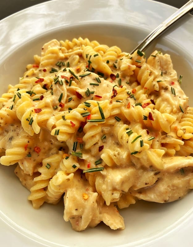 Crock Pot Garlic Parmesan Chicken Pasta