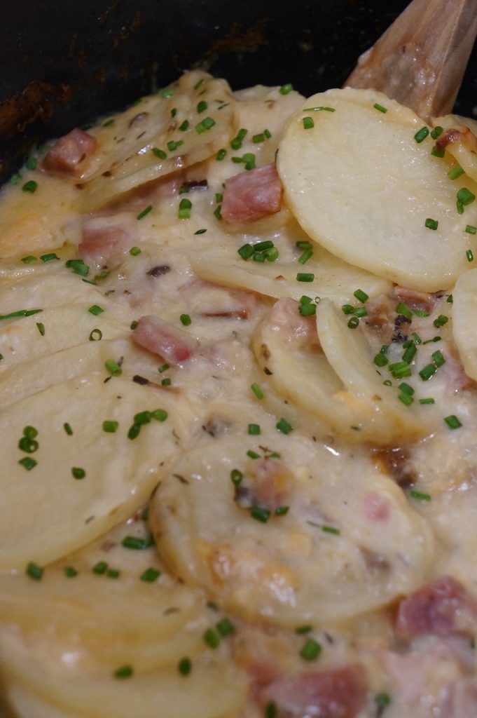 Easy Crockpot Scalloped Potatoes and Ham