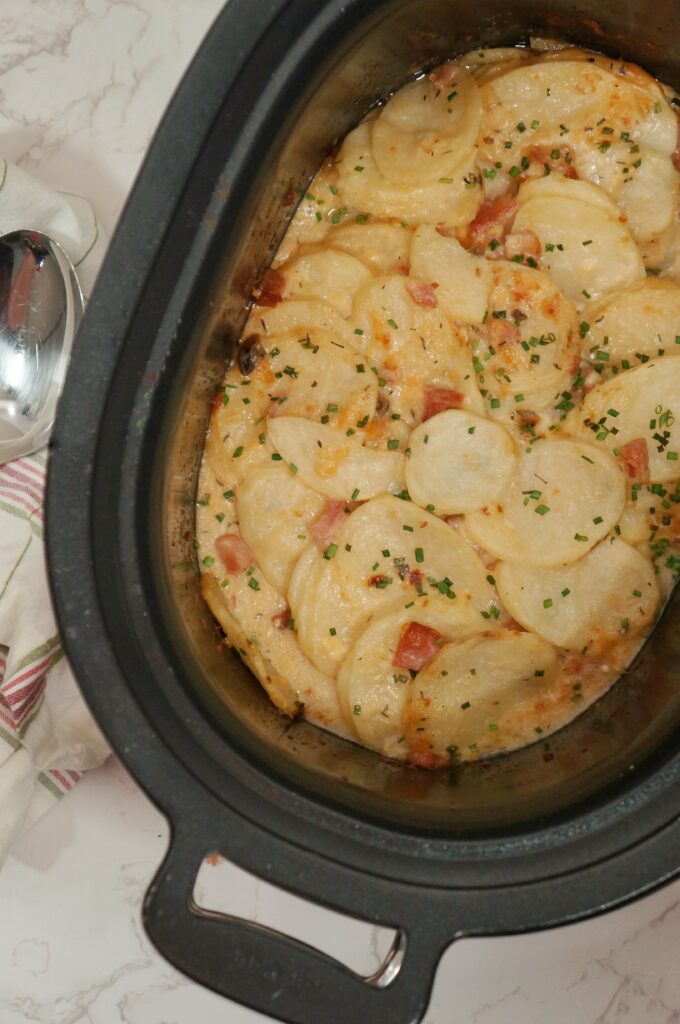 Easy Crockpot Scalloped Potatoes and Ham