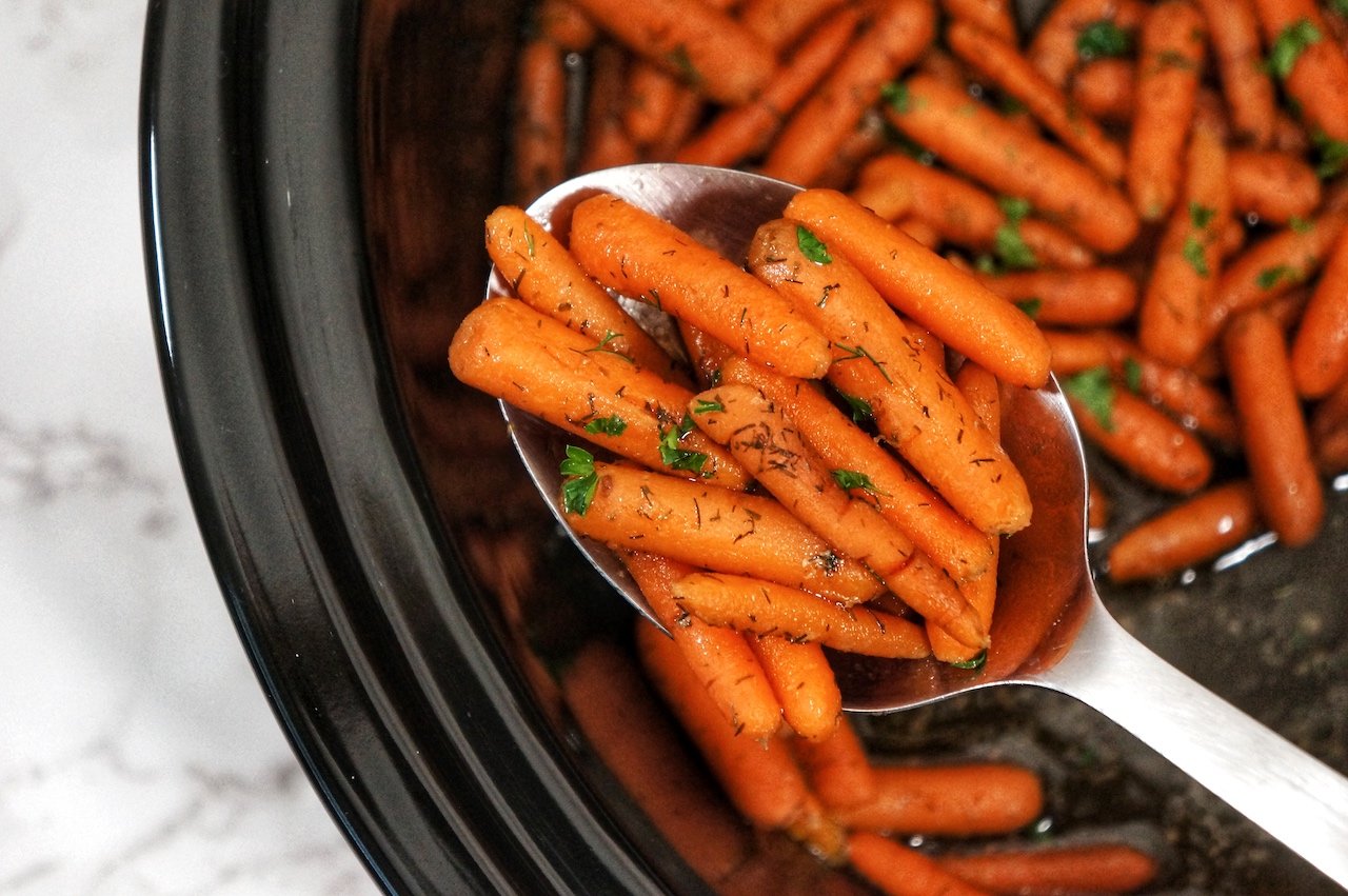 Easy Crockpot Carrots - Slow Cooker Crockpot Glazed Carrots