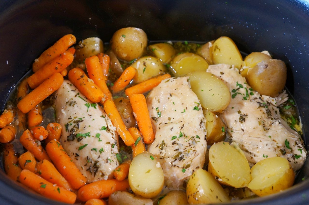 Crock Pot Chicken thighs Recipe with Lemon Garlic Butter – Easy Crockpot  Chicken Recipe — Eatwell101