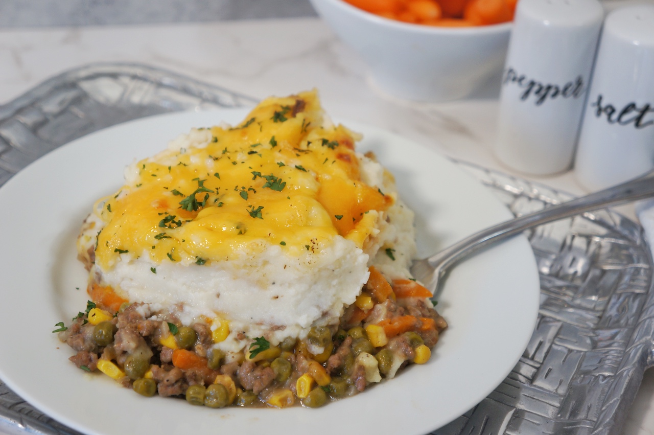 https://www.crockpotsandflipflops.com/wp-content/uploads/2022/11/Shepherds-Pie-plated-w-fork-small.jpeg