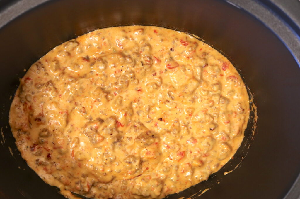 Easy Crockpot Velveeta Rotel Cheese Dip