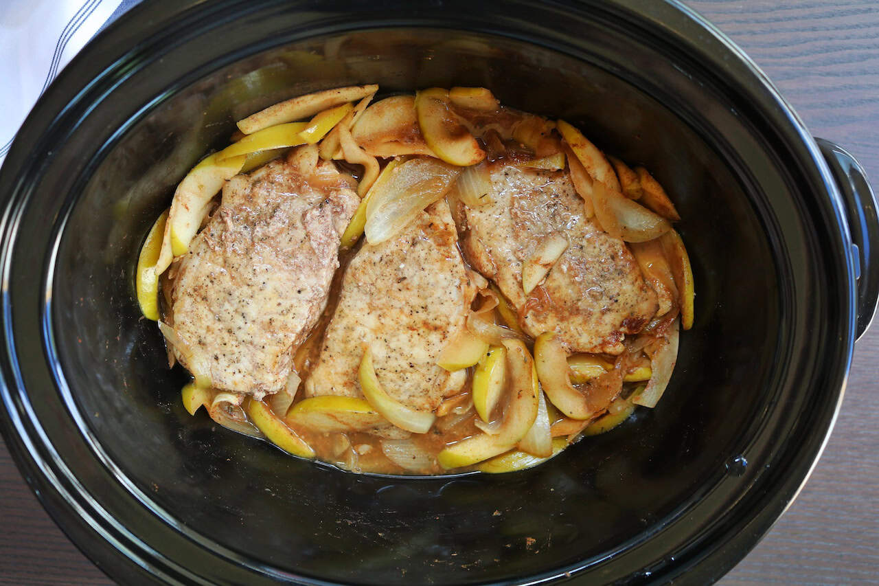 Apple pork chops cooked in crockpot